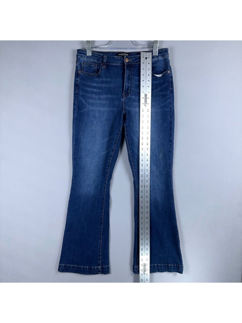 Ashley Mason Premium Flare Jeans Mid Rise Womens Size 13/31 Blue Medium Wash - Picture 6 of 11